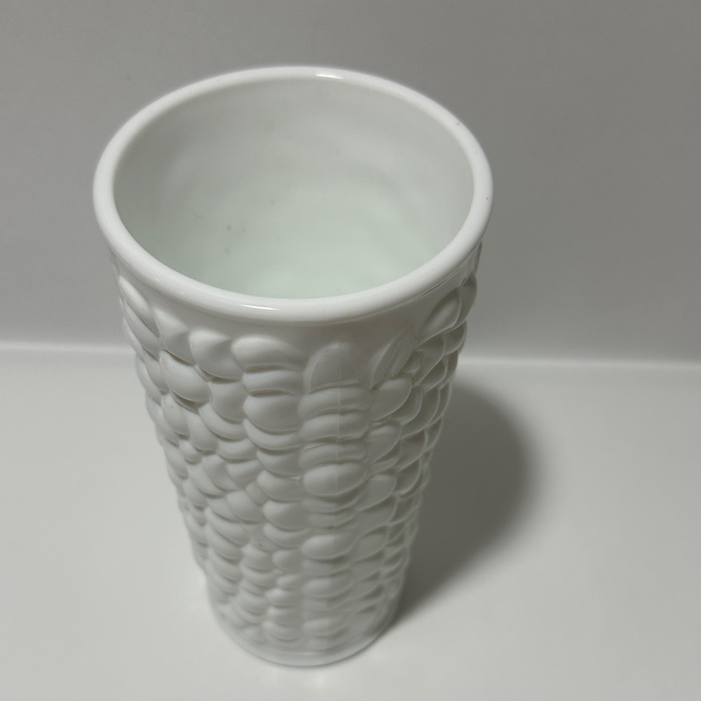 Vintage 1960s or 70s Indiana Glass Company Milk Glass 7.5" Vase - Picture 4 of 6